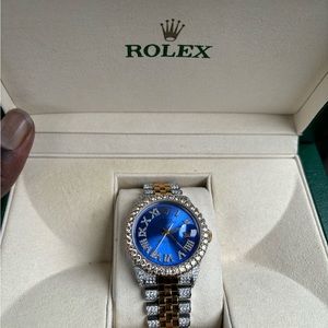 Bought in 2017 and never worn ! Buy fast won’t last long